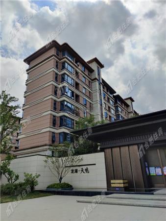 观湖山苑129.79平方米整租简装