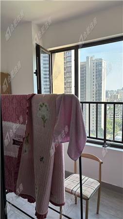 禹洲中央城水漾花园三户室112.34平米正南精装