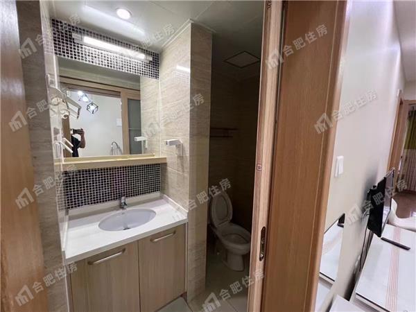 蓝光时代红街1600元/月43.12㎡正南精装