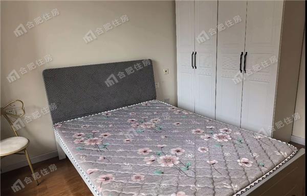 绿地新都会1800元/月85.84㎡正南精装