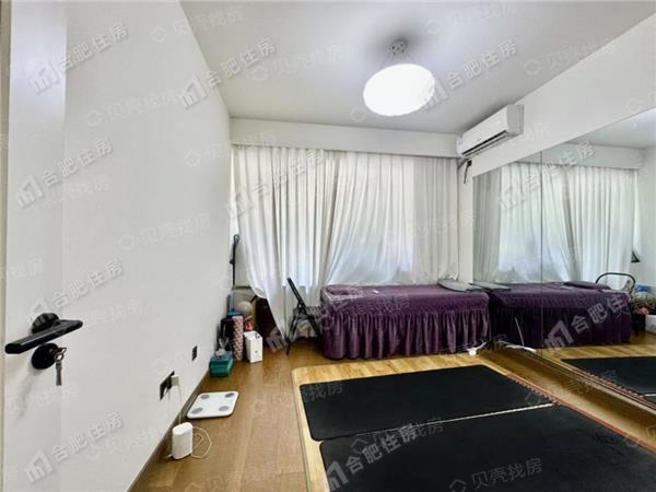 新站区三户室360.59平米正南1层