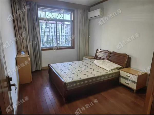 银屏花园92.45㎡中装押一付三
