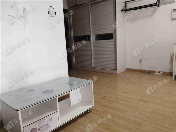 安粮城市广场QQ公寓押一付三1800元/月