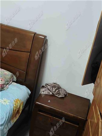 新店东苑押一付三1200元/月