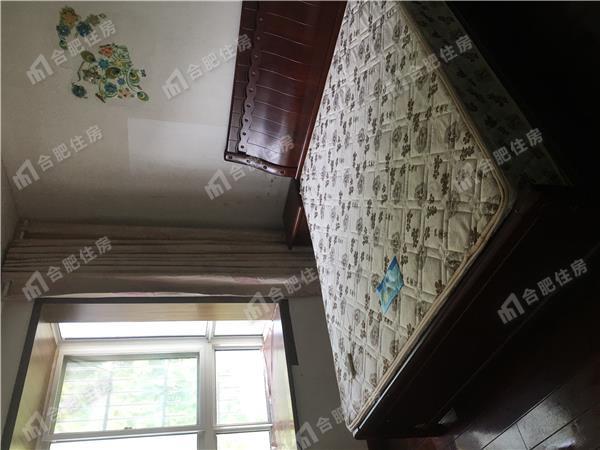 天然轩小区押一付三1500元/月