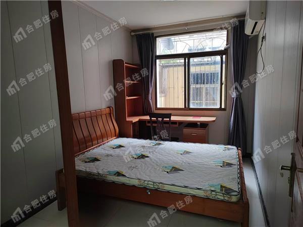 栈塘住宅小区押一付三1500元/月