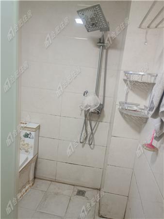 滨湖顺园押一付三1500元/月