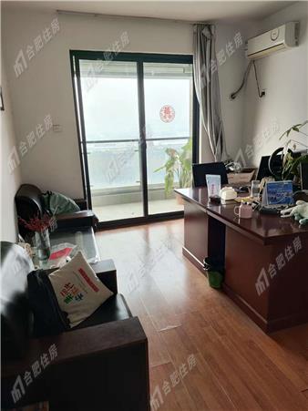 银马公寓押一付三2300元/月