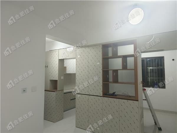 珊林雅苑(山林岗复建点一期)押一付三2600元/月