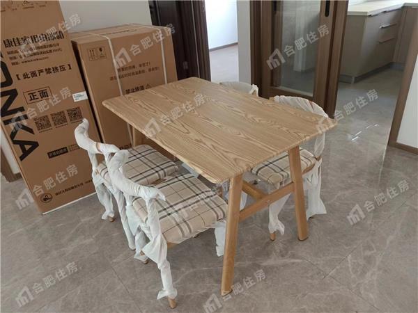 信达华宇锦绣花城押一付三2600元/月